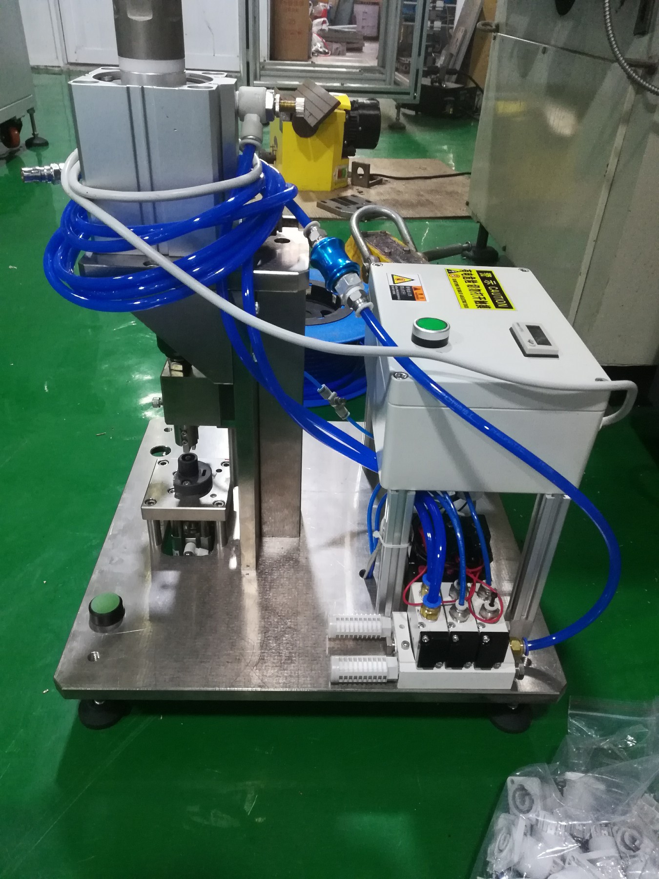 電源座半自動鉚壓機